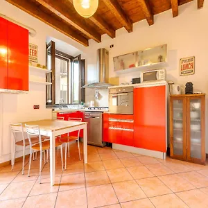 Guest Planet - Rosso - Navigli Area Milano